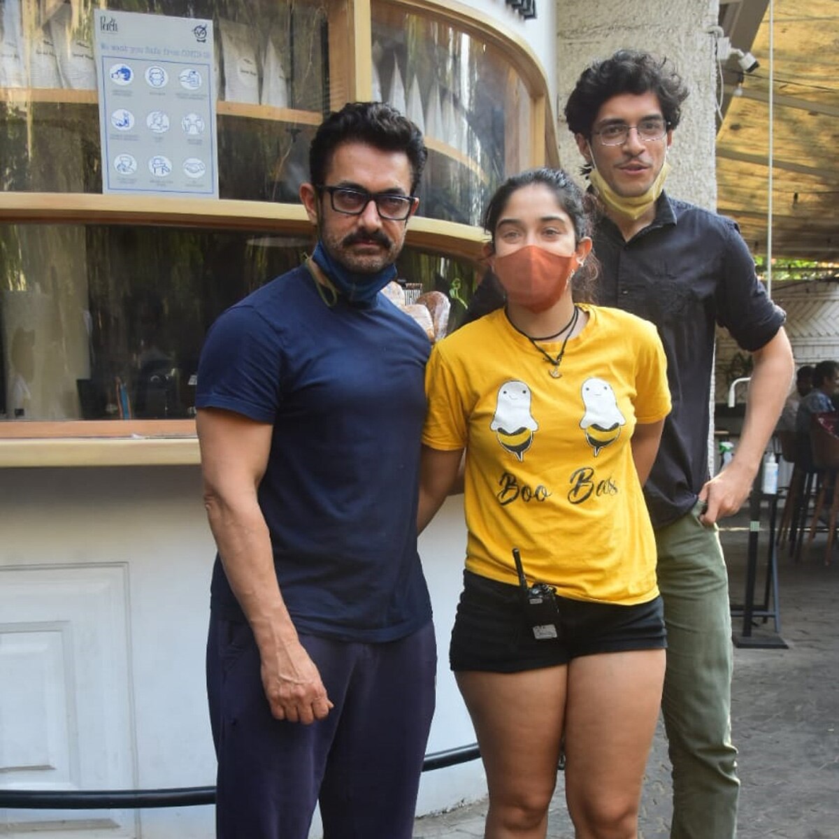 आम‍िर खान बेटे जुनैद खान और बेटी इरा के साथ 