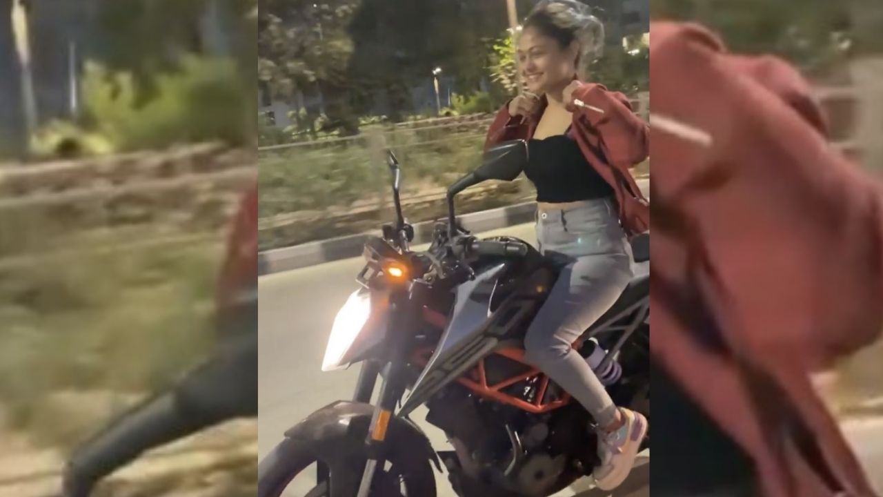 बाइक पर स्टंट करने वाली लड़की 
