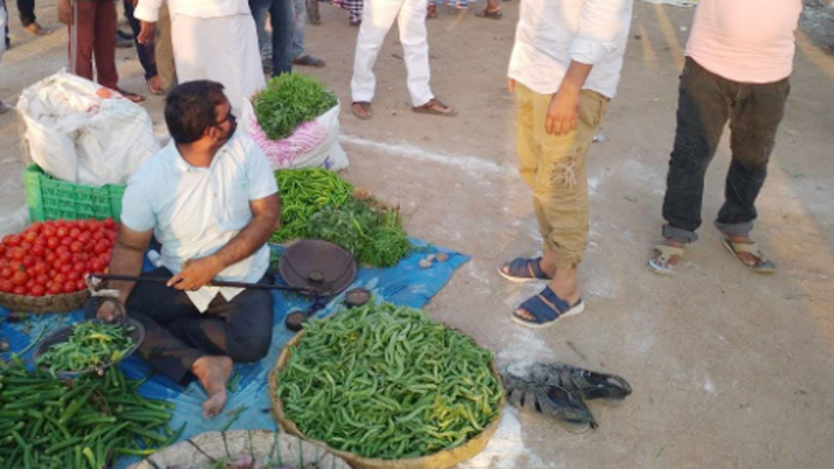 सब्जी बेचने वाला बना म्युनिसिपलिटी का चेयरमैन (फोटो- आशीष पांडेय