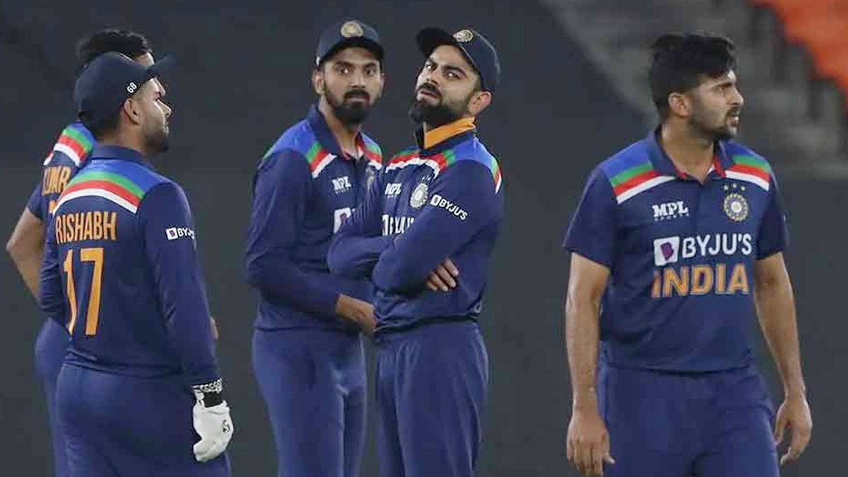 virat kohli was not on field during last overs 