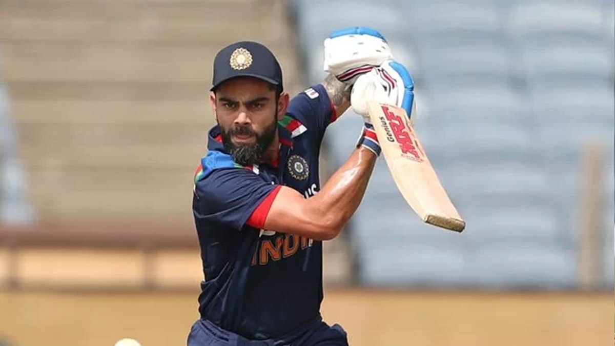 virat kohli completes 10000 runs batting at number 3