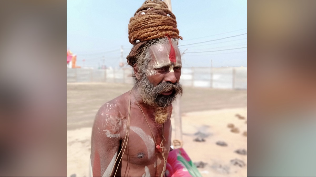  अपने हाथों से बनी रोटी वृंदावन कुंभ में ख‍िला रहे मौनी बाबा, कॉपी में ल‍िखकर देते हैं हर सवाल का जवाब 