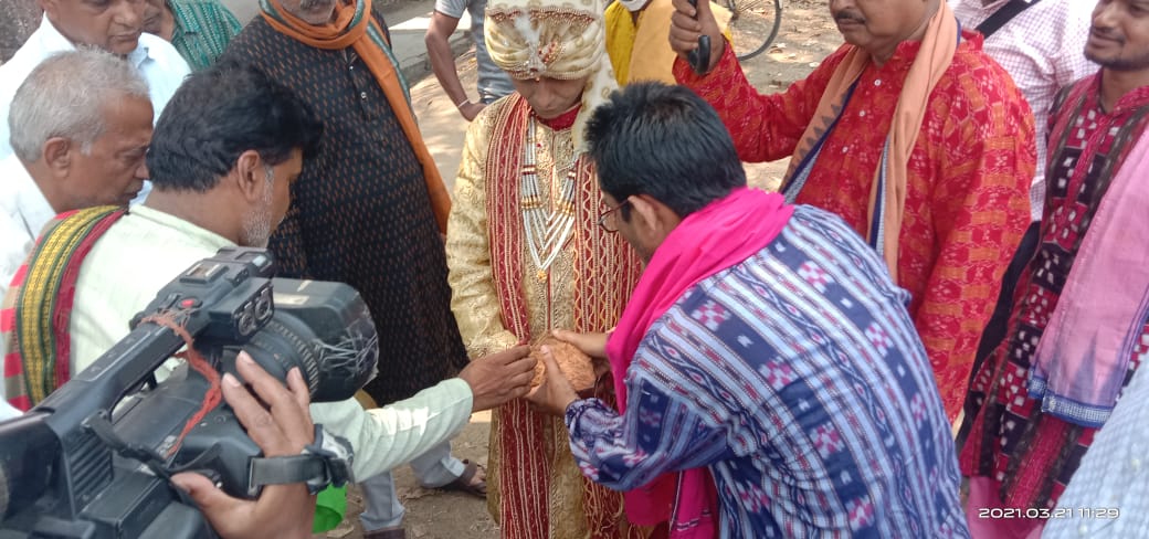 सोशल मीडिया भी बनाता है जोड़ियां 