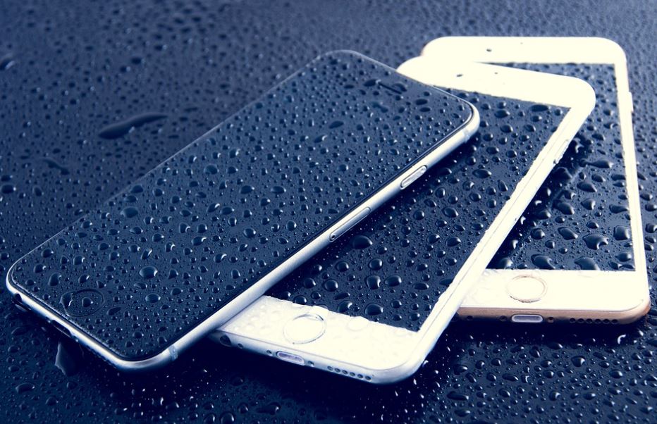 smartphone water spill