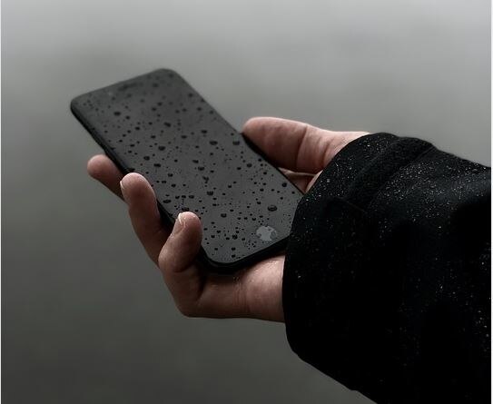 smartphone water spill