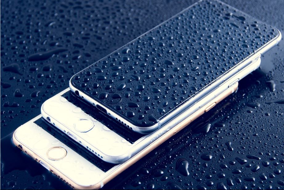 smartphone water spill