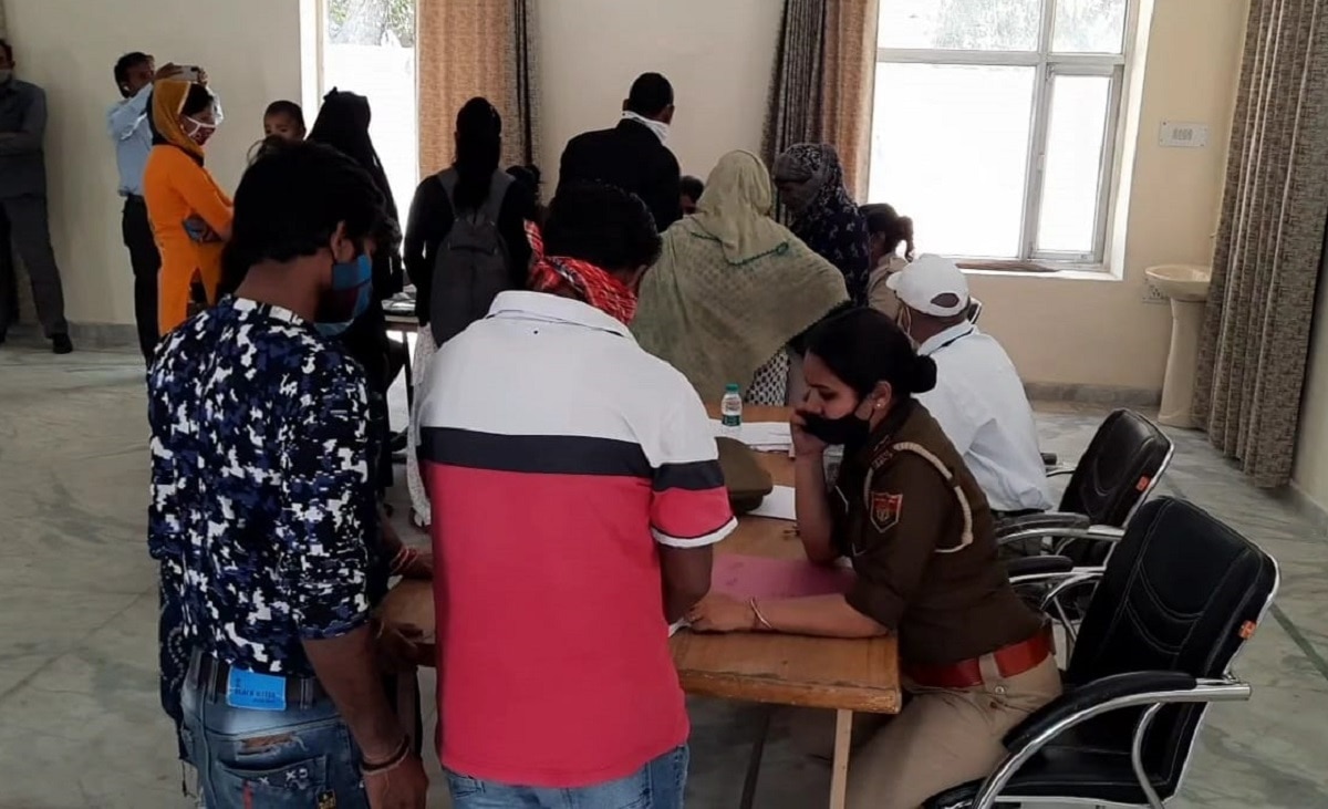 पति के सिर पर बाल नहीं सेल्फी नहीं लेते तलाक चाहिए