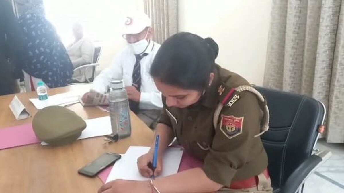 पति के सिर पर बाल नहीं सेल्फी नहीं लेते तलाक चाहिए