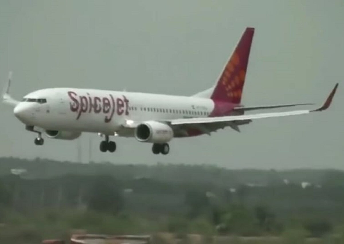 एक घंटे तक हवा में मंडराता रहा विमान