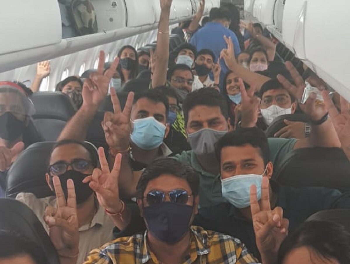 एक घंटे तक हवा में मंडराता रहा विमान