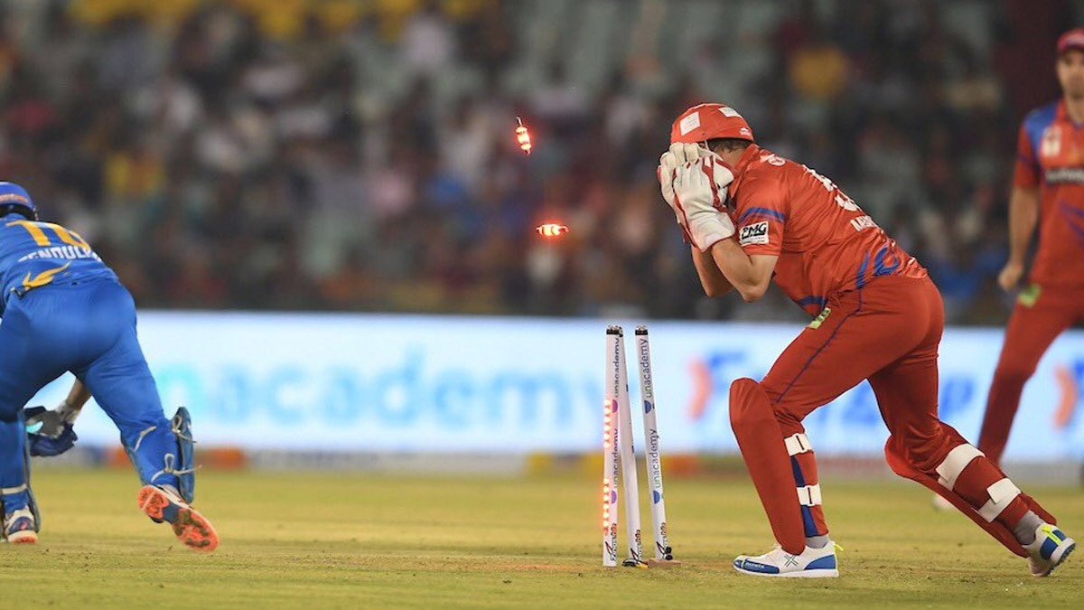 Kevin Pietersen made 75 runs against india legends