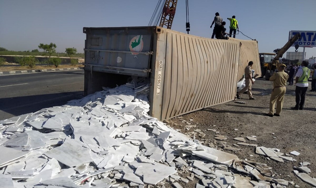 हाईवे पर हादसा