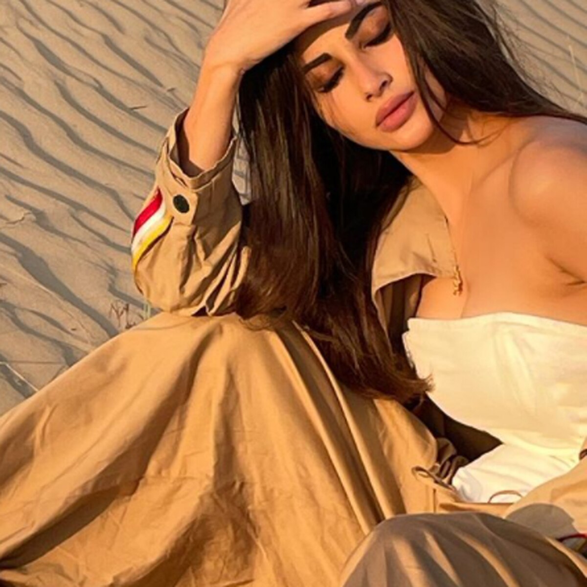 मौनी रॉय