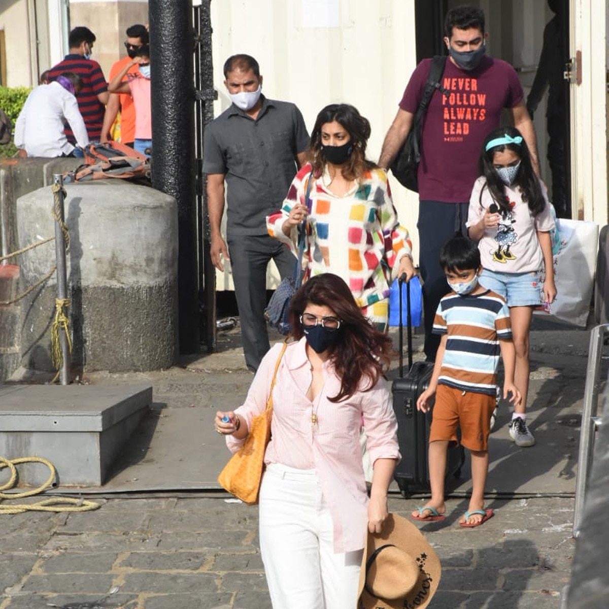 ट्व‍िंंकल खन्ना-नितारा गेटवे ऑफ इंड‍िया में 