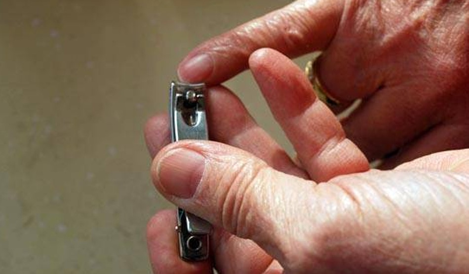 नाखून नहीं काटने चाहिए 