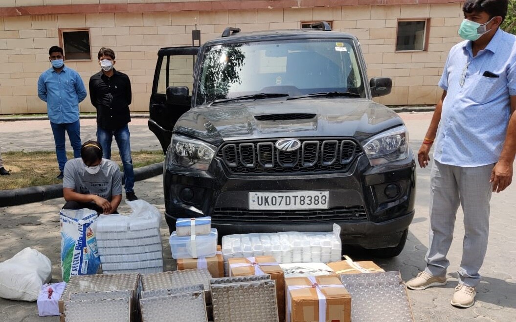 एक बाद एक गिरफ्तारी