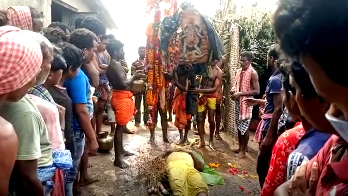 ओडिशा के नयागढ़ से सामने आया हैरान करने वाला मामला, अंतिम संस्कार की जगह झाड़-फूंक वाले को बुलाया   