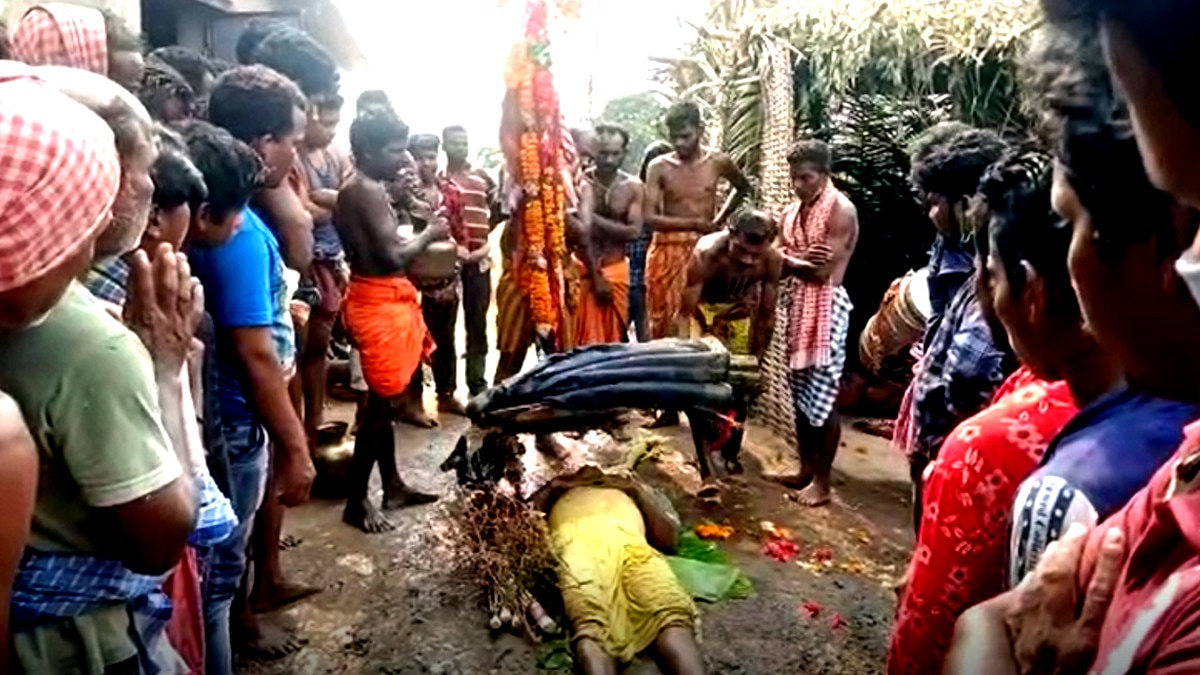 ओडिशा के नयागढ़ से सामने आया हैरान करने वाला मामला, अंतिम संस्कार की जगह झाड़-फूंक वाले को बुलाया   