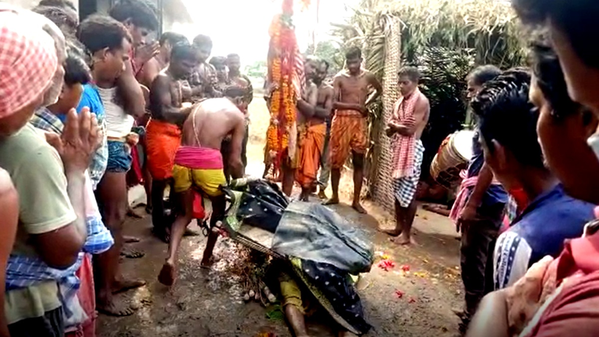 ओडिशा के नयागढ़ से सामने आया हैरान करने वाला मामला, अंतिम संस्कार की जगह झाड़-फूंक वाले को बुलाया   
