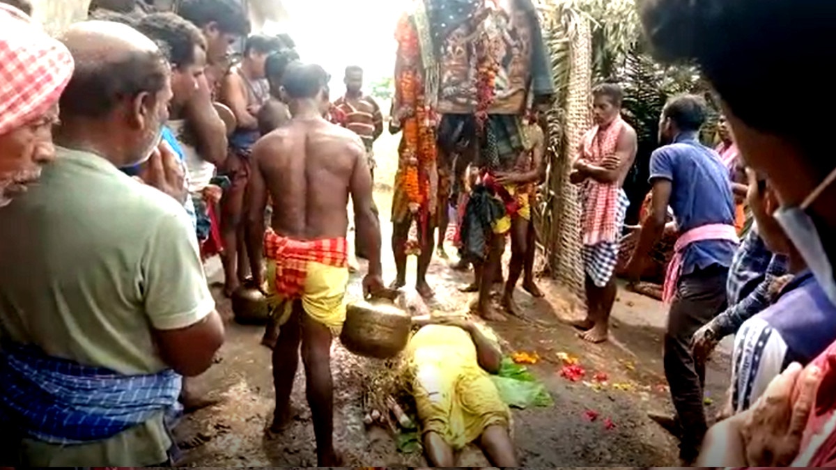 ओडिशा के नयागढ़ से सामने आया हैरान करने वाला मामला, अंतिम संस्कार की जगह झाड़-फूंक वाले को बुलाया   