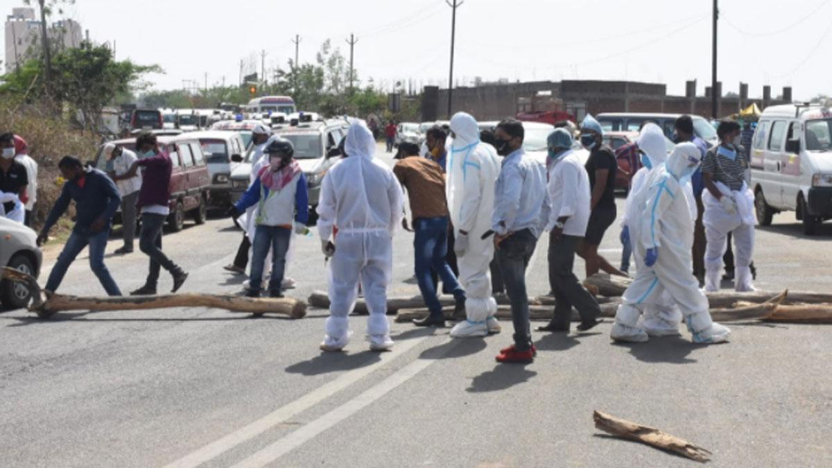 कोरोना से मरने के बाद मोक्ष के लिए भी लंबा इंतजार