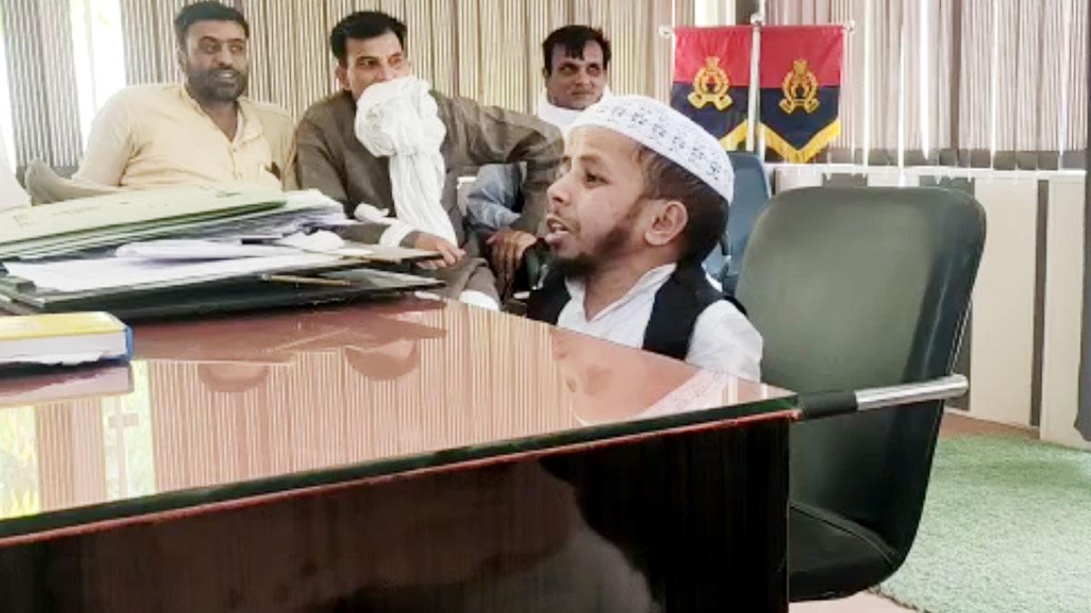 पुलिस की हिरासत में अजीम मंसूरी