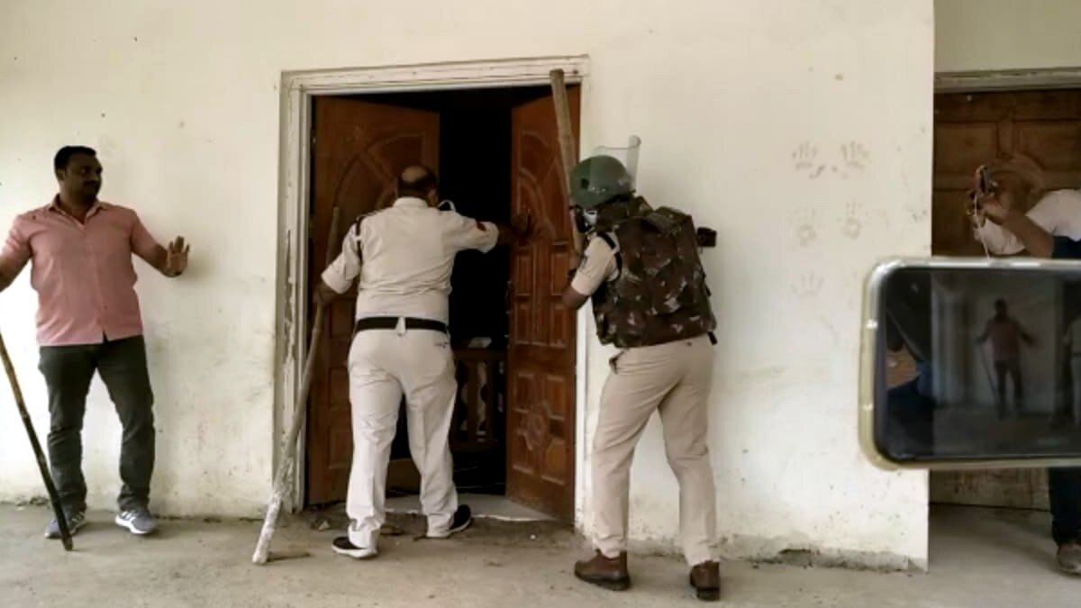 सस्पेंड SDO का 12 घंटे तक हाईवोल्टेज ड्रामा, पत्नी और बहू को गनपॉइंट पर बनाया बंधक, समधी को मारी गोली