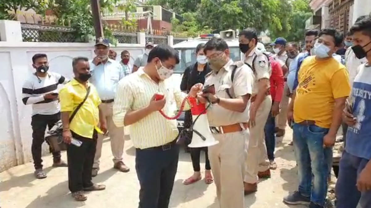 सस्पेंड SDO का 12 घंटे तक हाईवोल्टेज ड्रामा, पत्नी और बहू को गनपॉइंट पर बनाया बंधक, समधी को मारी गोली