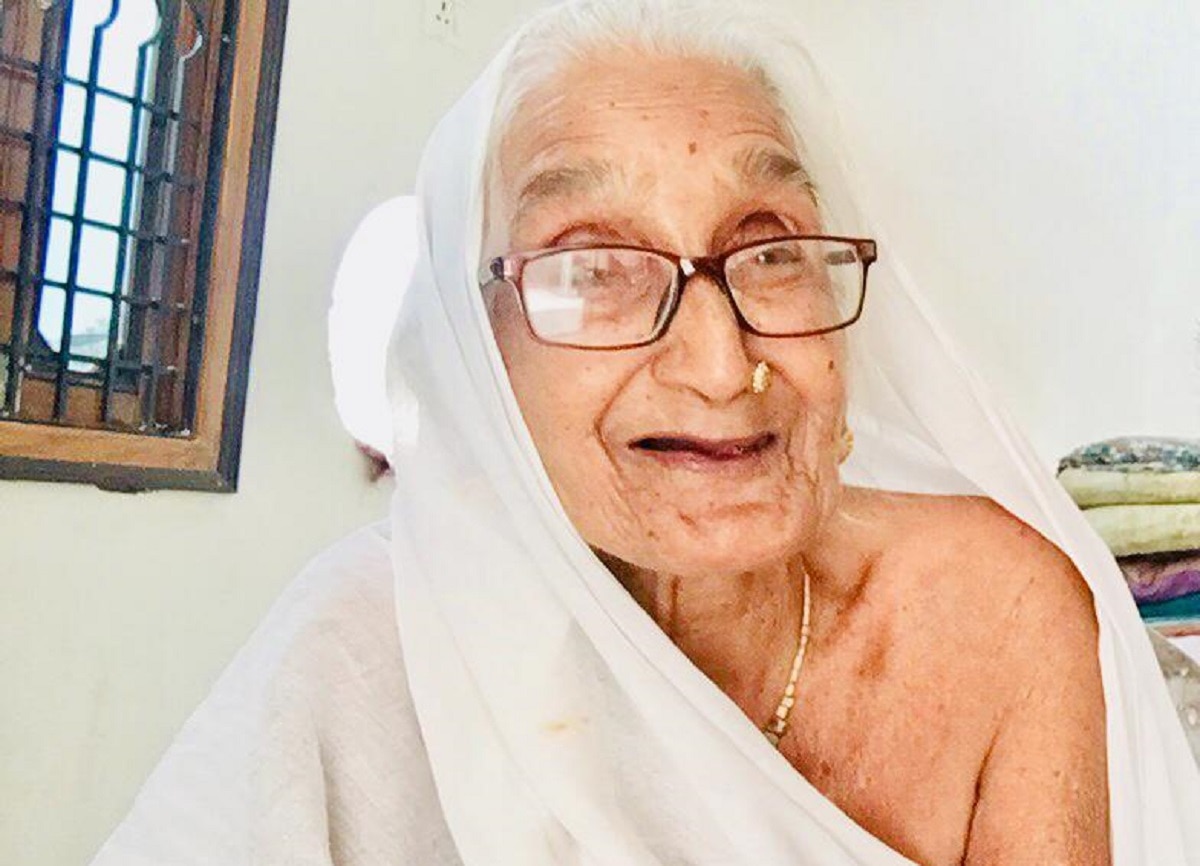 102 साल की दादी ने कोरोना को हराया