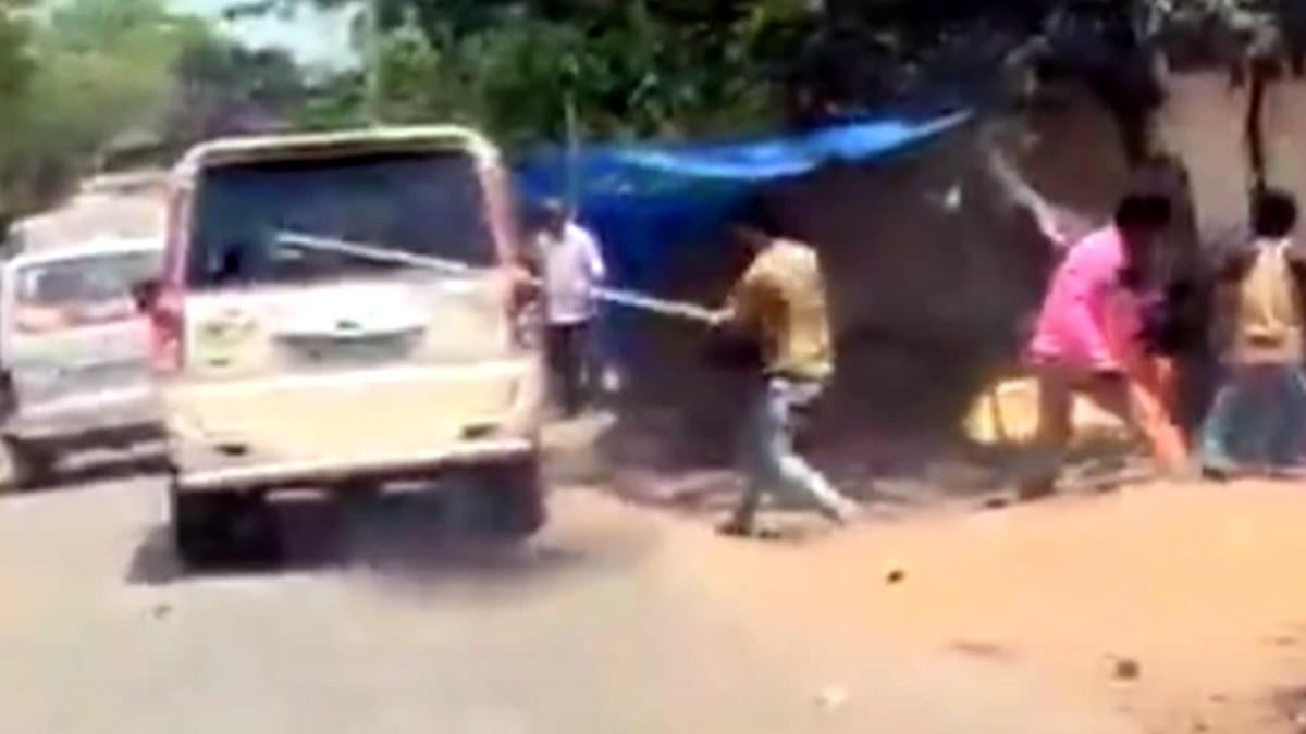 बीजेपी उम्मीदवार पृथ्विश रंजन कौर की कार पर हमला.