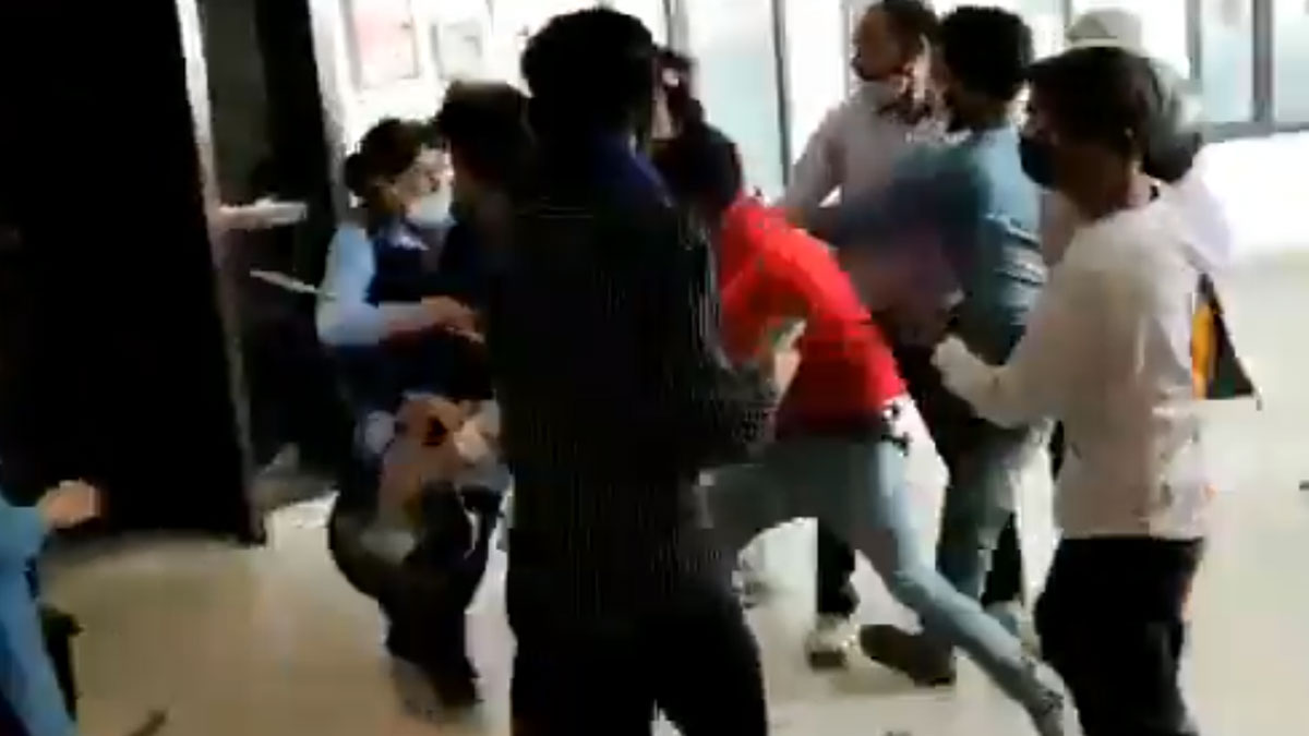 तीमारदारों ने की हॉस्पिटल स्टाफ के साथ मारपीट