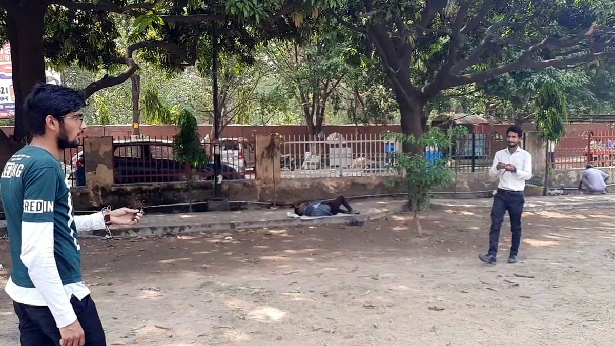 सोशल डिस्टेंसिंग का पालन कराएगा ये ‘ब्रेसलेट’, ज्यादा पास आने पर देगा झटका 