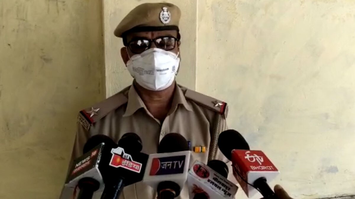 इलाज के लिए मासूम के पेट पर तीन बार गर्म सलाखों को दागा