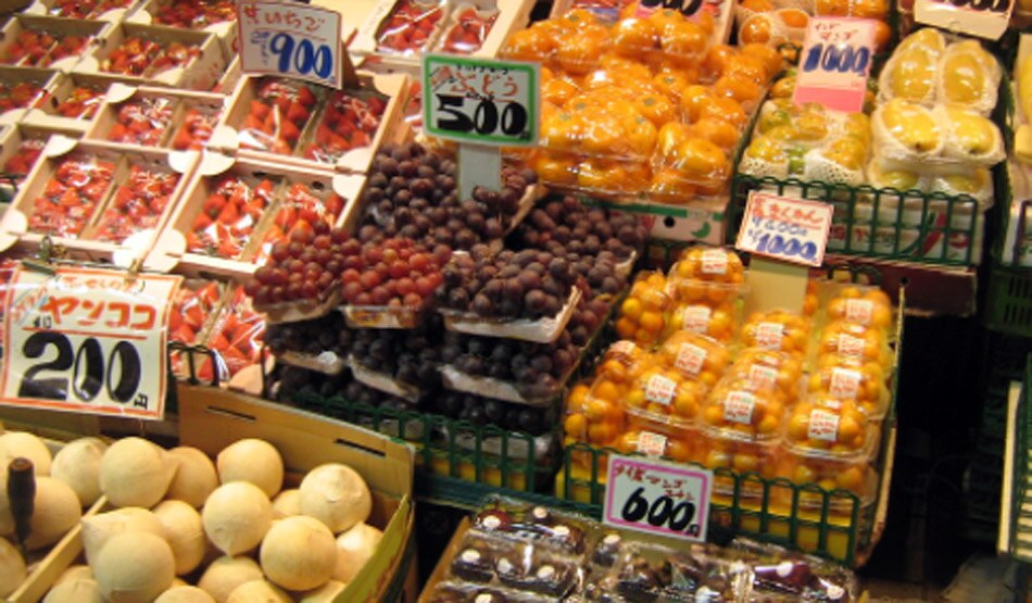 कैन सूप और फ्रूट