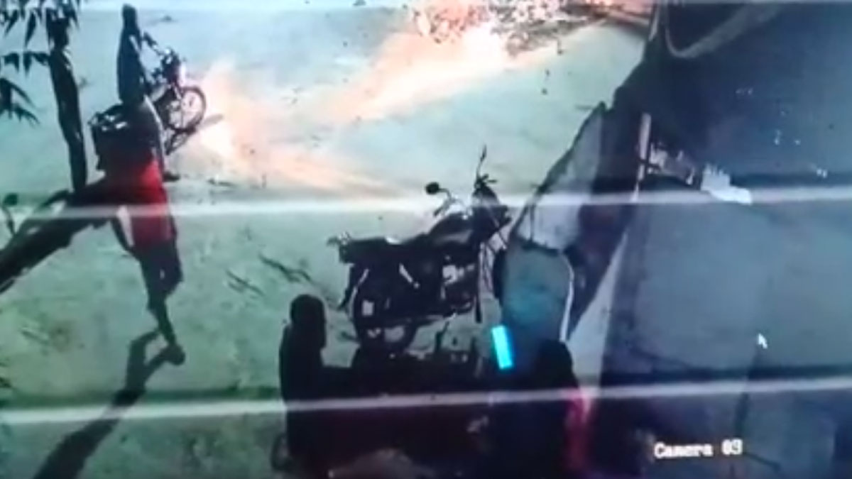 वीकेंड कर्फ्यू में पुलिस ने खुलवाई मटन शॉप