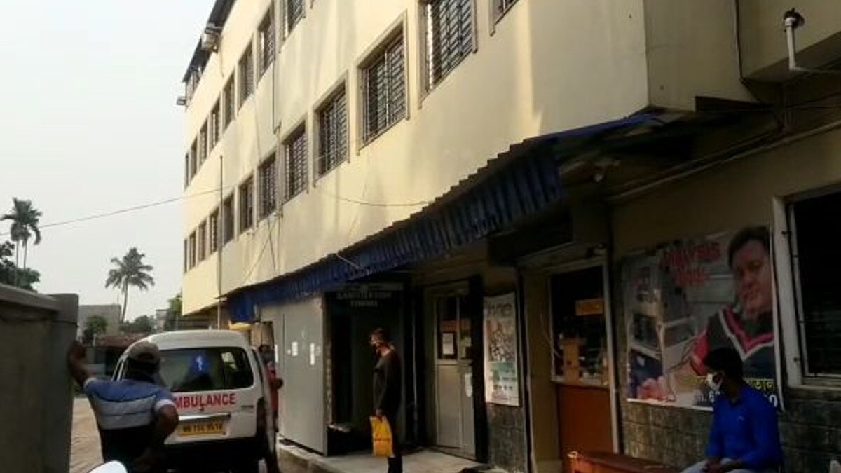 यूपी में कोव‍िड पीड़‍ित दंपती को नहीं म‍िला इलाज, 50 हजार में एंबुलेंस करके पहुंचे पश्व‍िम बंगाल 