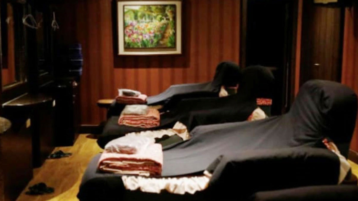 दो गेस्ट हाउस में चल रहा था देह व्यापार