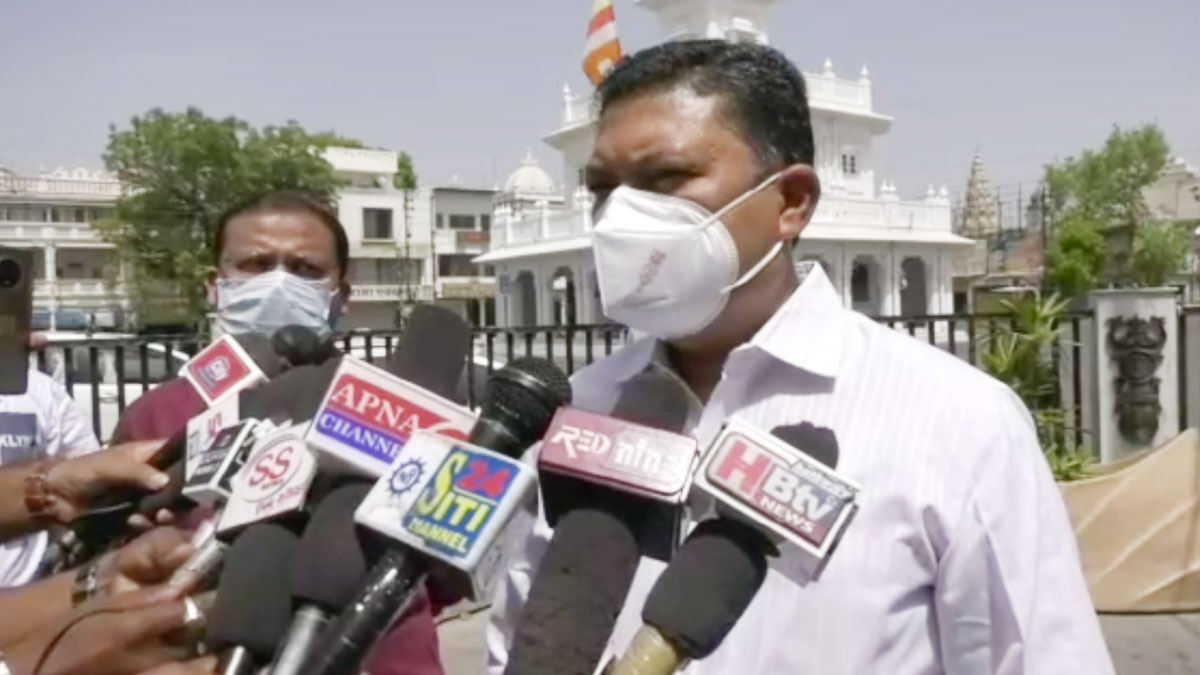 पति ने ठेले पर ऑक्‍सीजन सिलेंडर लगाकर पत्नी को पहुंचाया अस्‍पताल