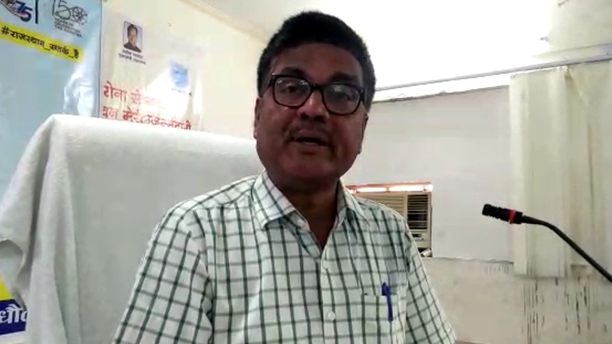 कलेक्टर का फरमान, जो नहीं लगवाएंगे वैक्सीन उन्हें नहीं म‍िलेगा सरकारी योजना का लाभ 