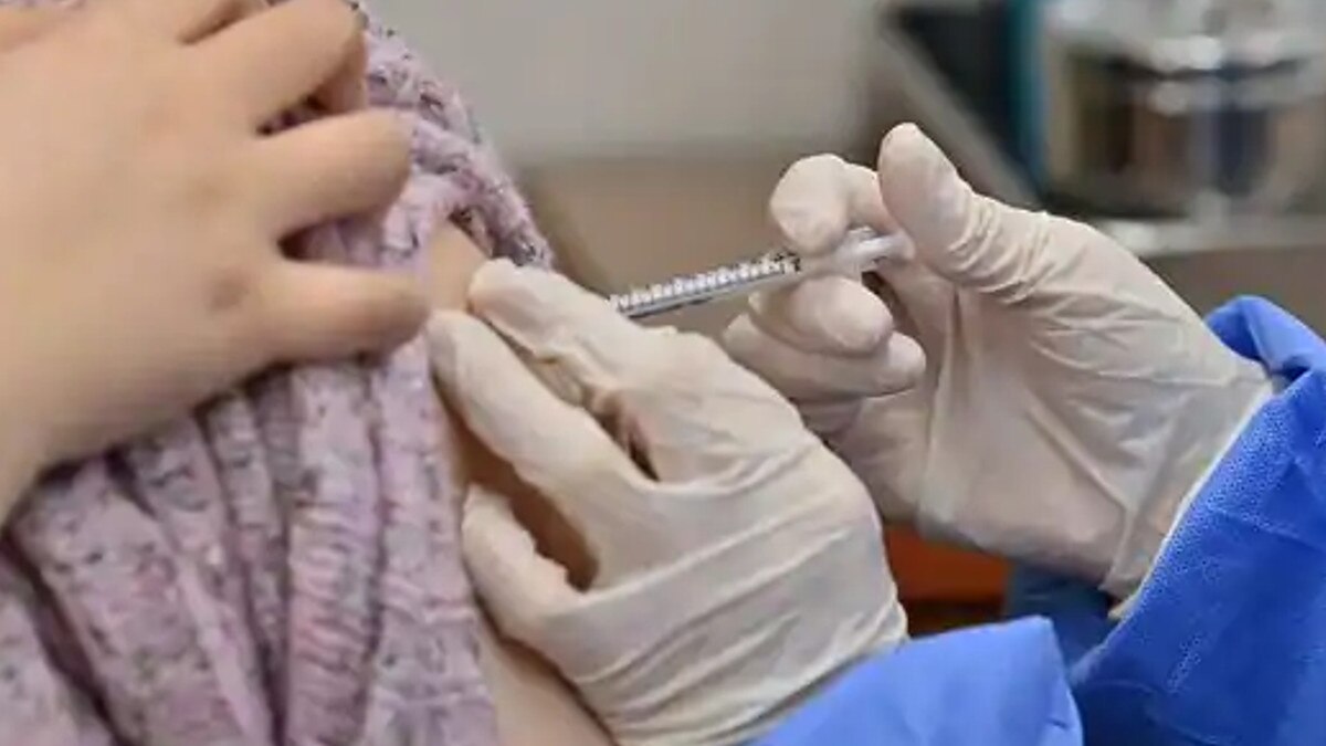 कलेक्टर का फरमान, जो नहीं लगवाएंगे वैक्सीन उन्हें नहीं म‍िलेगा सरकारी योजना का लाभ 