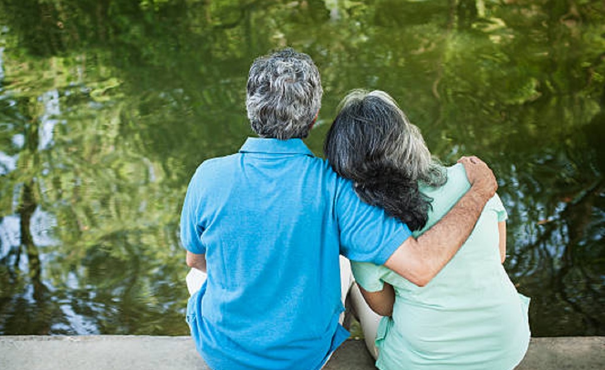 husband murder wife Stabbed with knife 