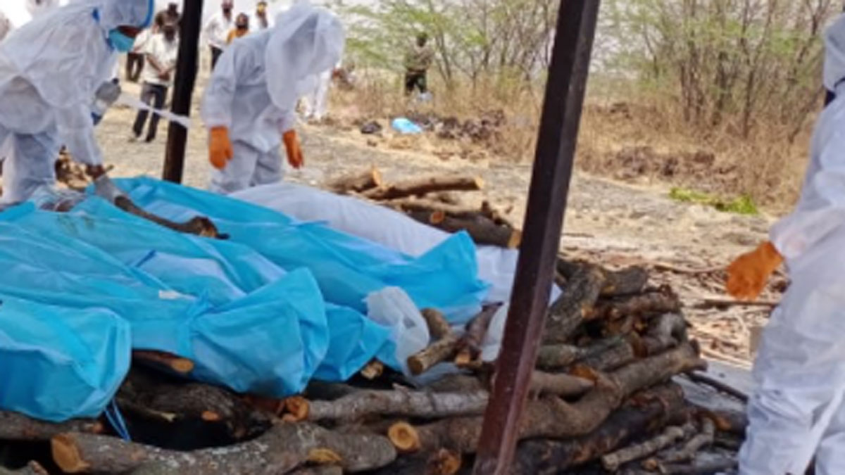 एक चिता पर 8 लोगों का हुआ अंतिम संस्कार 