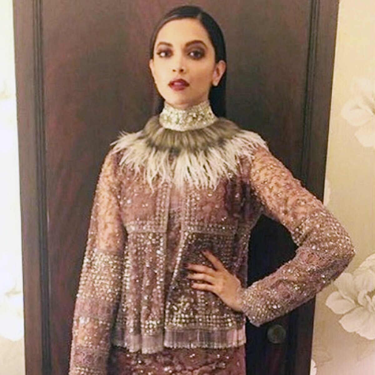 सेलेब्रिटी आउटफिट