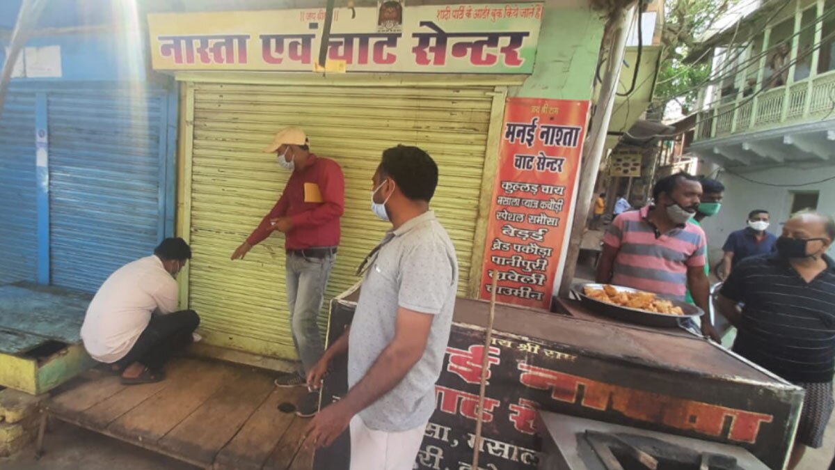 नाश्ते के चक्कर में दो घंटे दुकान में बंद रहे गए दो युवक 