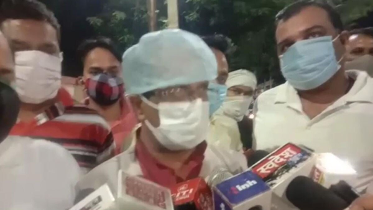 बीजेपी के पूर्व शहर जिला अध्यक्ष देवेश शर्मा ने किया प्रदर्शन 