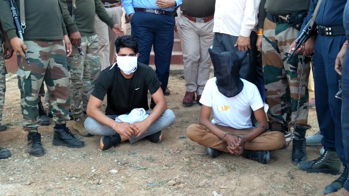 शार्प शूटर ने कोर्ट से लगाई गुहार, बेड़‍ियां लगाकर अन्य राज्यों में पेशी पर भिजवाएं, हो सकता है फर्जी एनकाउंटर 