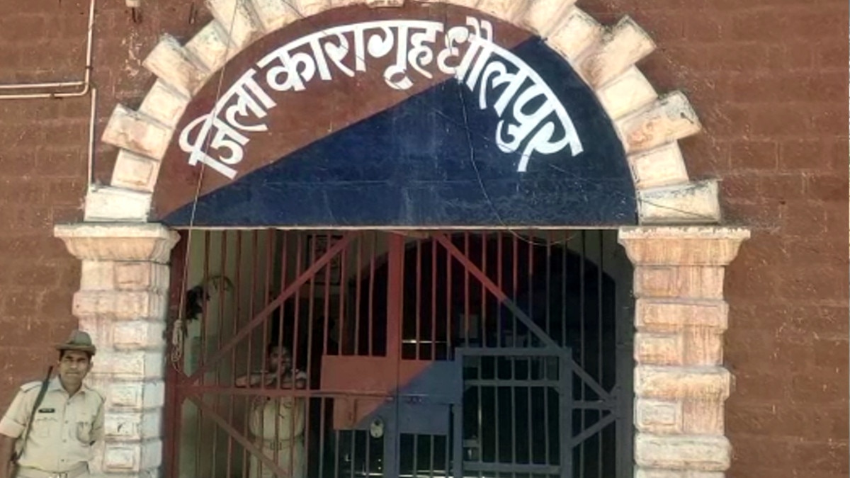 शार्प शूटर ने कोर्ट से लगाई गुहार, बेड़‍ियां लगाकर अन्य राज्यों में पेशी पर भिजवाएं, हो सकता है फर्जी एनकाउंटर 