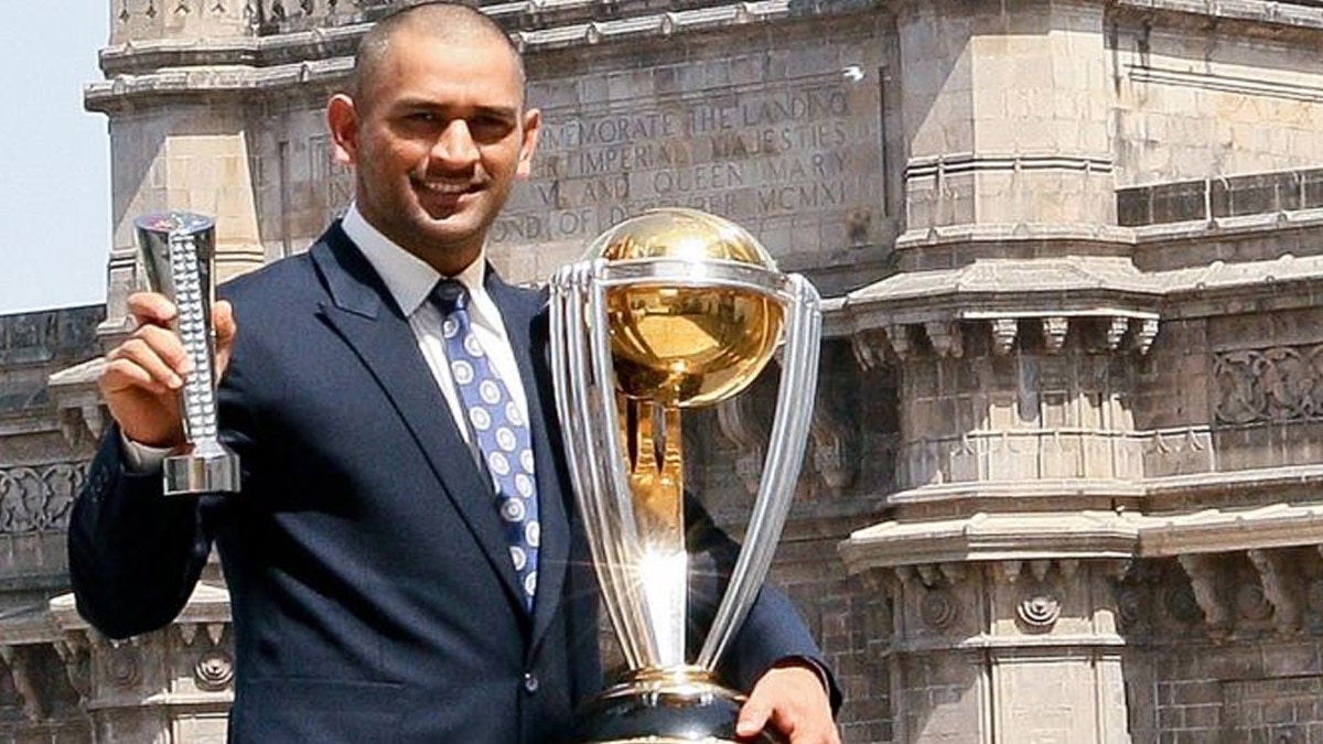 team manager reveals why did ms dhoni shaved his head