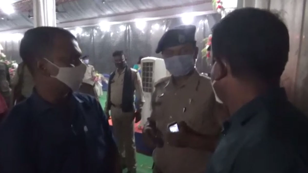 शादी में अचानक पहुंचे डीएम भड़क गए