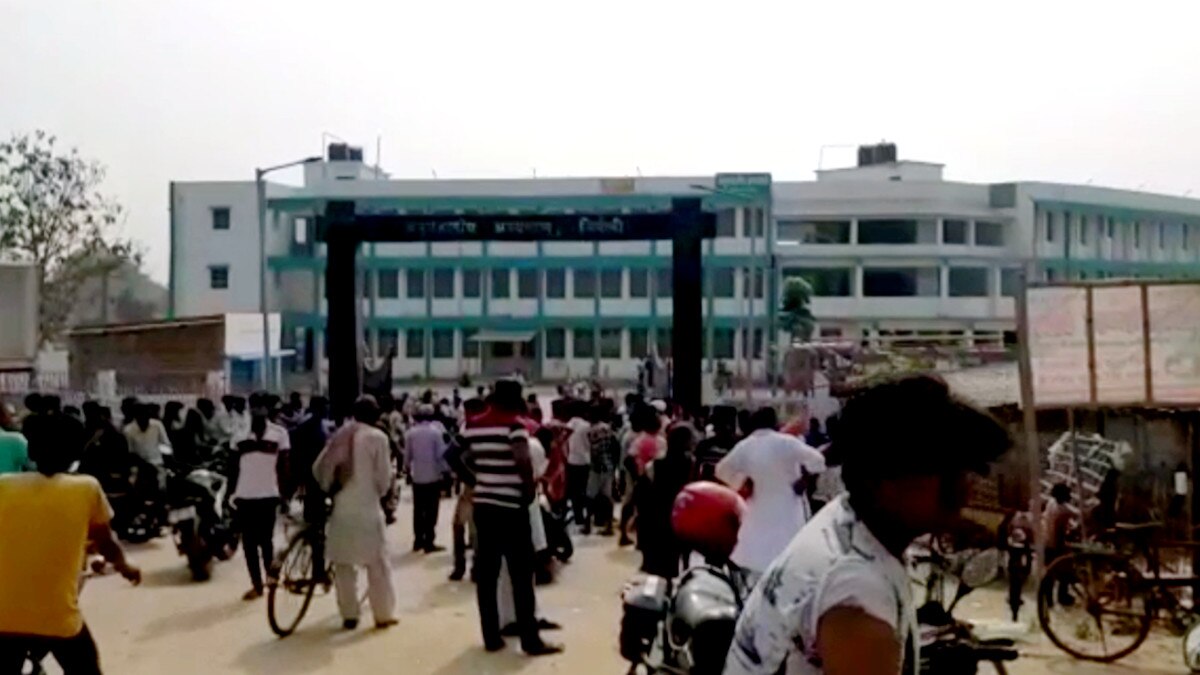  फ‍िल्म 'शोले' के अंदाज में 12 घंटे तक प्रेमी ने क‍िया ड्रामा, कहा- शादी करा दो, नहीं तो दे दूंगा जान